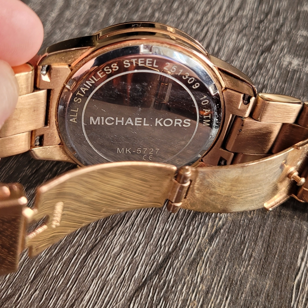 Michael Kors Rose Gold Watch - Picture 2 of 6